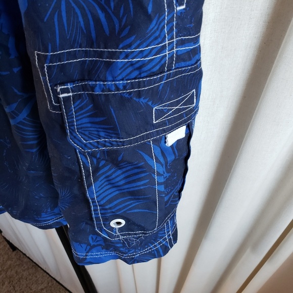 Cascade Sports sz L men's blue Hawaiian swim short - Picture 5 of 6